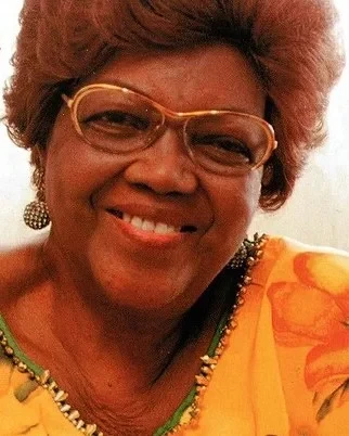 Retrato sorridente de Dona Ivone Lara